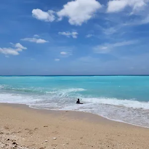 Beachfront Apartment, Quiet 4 Beds, 1 Bath, Ac, Wi-fi, Hot Water, In Near Patos República Dominicana